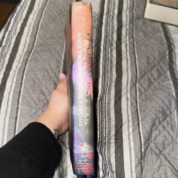 Harry Potter and the Sorcerer’s Stone (Book 1) by J.K. Rowling- 1997 - Picture 6 of 11